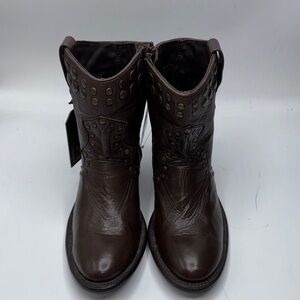 NWT Stetson Women’s Size 7.5 Brown Leather Studded Western Ankle Bootie